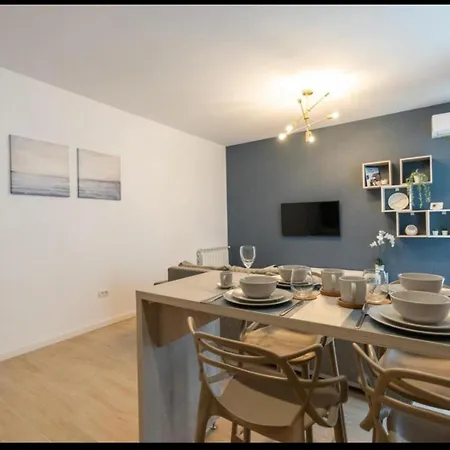 Lotus - 43 Apartment *